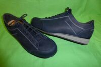 orthopädischer Schuh für Diabetiker mit blauem Nubukleder